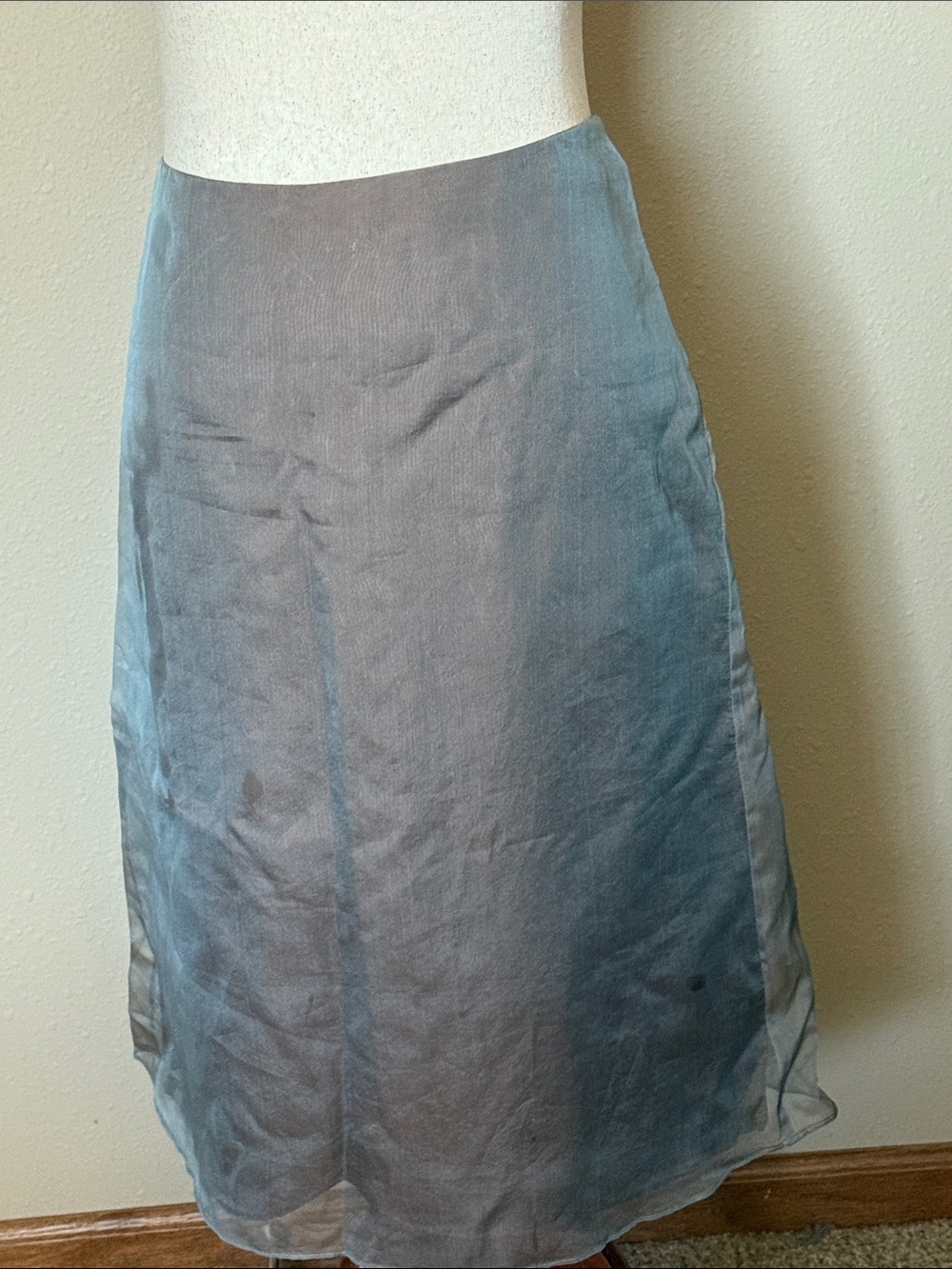 Nicole Miller size 6 100% silk skirt